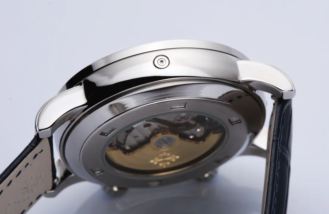 【High-end replica】💰1720! 【Top replica】💰4500! Patek Philippe Starry Sky upgraded and revised version V3 is officially launched. This version corrects the "clockwise" calendar direction consistent with the official version, adds a diamond-set version of the buckle, and tool-free disassembly and assembly of the belt. Text: Patek Philippe 6102 | 6104 Super Complication Series/Geneva Sky Series, have you ever imagined wearing the starry sky on your wrist? This starry sky watch has a unique astrological function. You can enjoy the Geneva sky map on the dial. The blue letters are matched with the 18K real gold-plated moon phase, which is consistent with the original. The black letters are matched with the enamel white moon phase, which is consistent with the original. It took 30 months to carefully build. It uses the original imported Miyota fully automatic mechanical movement modified 324S. The 6 o'clock position on the side of the case It uses imported Swarovski natural rhinestones and an original 18K gold automatic hammer. The moon on the dial will automatically change according to the full moon and eclipse of the moon in the sky. The glass is processed with advanced technology. The micro-arch shape allows the glass to refract light and have a stronger three-dimensional effect, making the dial look more transparent. Men’s ultimate dream is to have the king of watches in hand. Nothing else! (Focus on original new machines) Focus is an attitude, produced by JH!
